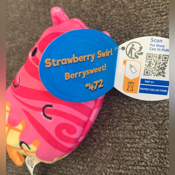 Cats vs Pickles NWT Set of two cats - 4 inches - Picture 2 of 3